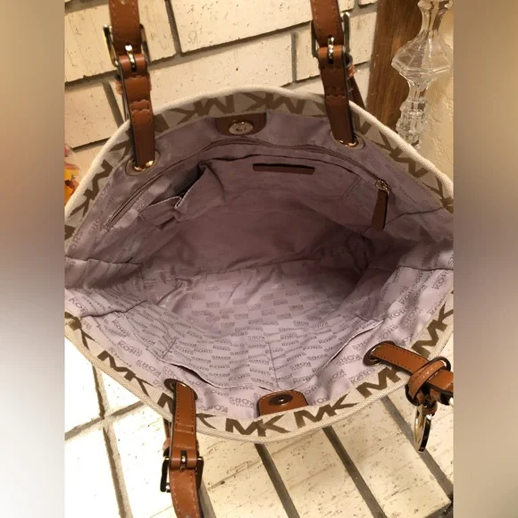 2 - Piece - Micheal Kors - Signature Jacquard North South Tote and Wallet - Picture 12 of 16